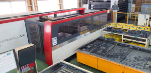 レーザー加工機